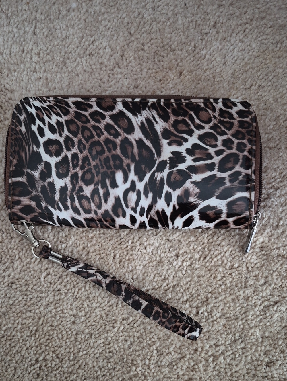 Leopard Print Wristlet Clutch - Brown/Black
